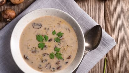 രുചികരമായ കൂൺ സൂപ്പ് ഉണ്ടാക്കാം