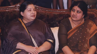 Srinivasan's shocking allegation: Sasikala kicked Jayalalithaa to death