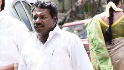 கருணாஸ் ஆதரவு யாருக்கு..? எடப்பாடிக்கா..? ஸ்டாலினுக்கா..? தினகரனுக்கா..? பரபரப்பு தகவல்..!