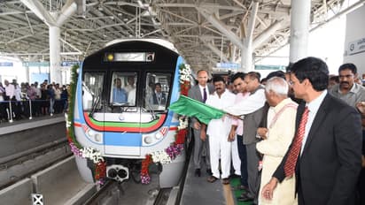 ప్రజలంతా మెట్రో సేవలను వినియోగించుకోవాలి: గవర్నర్ నరసింహన్