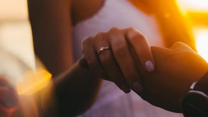 நைட் டூட்டியில் நைசாக பேசி பெண் காவலரிடம் தகாத முறையில் அத்துமீறல்.. 4 பிரிவுகளின் கீழ் எஸ்பி அதிரடி கைது.!