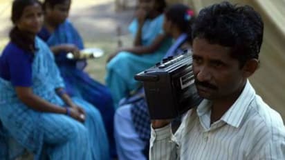 ಆಕಾಶವಾಣಿಯಲ್ಲಿ ಕ್ರಿಕೆಟ್ ಕಾಮೆಂಟ್ರಿ ಕೇಳಲು ರೆಡಿಯಾಗಿ