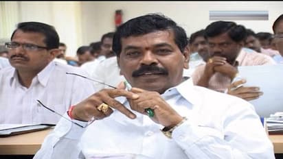 కొండా దంపతులను తరిమికొట్టాలి