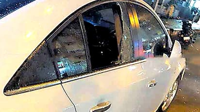 രാസപദാര്ഥം സ്പ്രേ ചെയ്ത് കാറിന്റെ ചില്ലുകള് തകര്ത്ത് മോഷണം