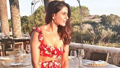 పెళ్లైనా.. ఈ బట్టలేంటి..? సమంతపై నెటిజన్లు ఫైర్!