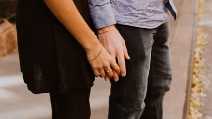 ಅಕ್ರಮ ಸಂಬಂಧ ಅಪರಾಧವಲ್ಲ: ಸುಪ್ರೀಂ ತೀರ್ಪು!