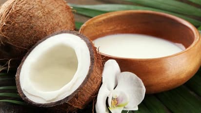 തേങ്ങാപ്പാൽ മുടികൊഴിച്ചിൽ കുറയ്ക്കും, ഈ രീതിയിൽ ഉപയോഗിക്കൂ...