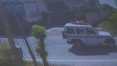 ಖಾಕಿಯ ಅಮಾನುಷ ಕೃತ್ಯ :ಮಹಿಳೆಯನ್ನು ಜೀಪ್ ಮೇಲೆ ಕಟ್ಟಿ ದೌರ್ಜನ್ಯ