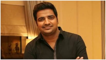 சந்தோஷமான செய்தியோடு தமிழக முதல்வரை சந்தித்த காமெடி நடிகர் சதீஷ்..!