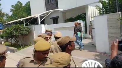 ఆస్తుల ఆరాకు బ్యాంకుకు రేవంత్ భార్య (ఫొటోలు)