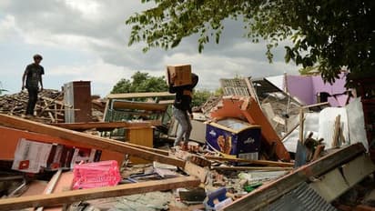 Indonesia: Earthquake and tsunami devastate coast, claim dozens of lives