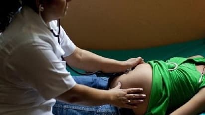 கணவனை ஏமாற்றி காதலனின் விந்துவை வைத்து குழந்தை பெற்ற பெண்! தன் குழந்தை என பாசமாக வாழ்ந்த கணவன்...