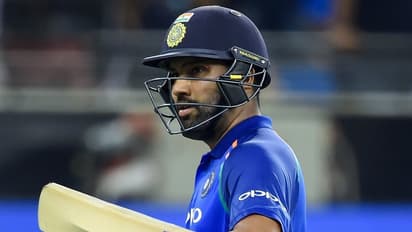 ഏഷ്യാ കപ്പ്: ഹിറ്റ്മാന്‍ മടങ്ങി, പവര്‍ പ്ലേയില്‍ പ‍ഞ്ചില്ലാതെ ഇന്ത്യ