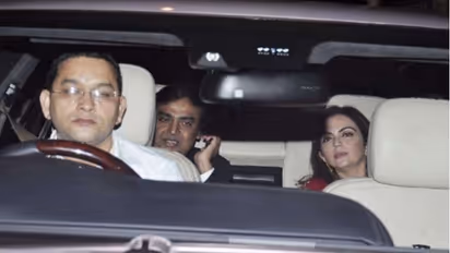 அம்பானி வீட்டு புல்லட் புரூஃப் கார்... டிரைவர் சம்பளம் எவ்வளவுன்னு தெரிஞ்சா மயக்கமே வந்துரும்!