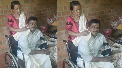 വീല്ച്ചെയറിലിരുന്ന് വാട്ട്സ്ആപ്പ് കൂട്ടായ്മയിലൂടെ പ്രളയബാധിതര്ക്കായി സഹായം തേടി സുരേഷ്