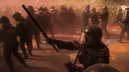 കാറ്റലോണിയന് സ്വാതന്ത്ര്യപ്രഖ്യാപന വാര്ഷികം; വ്യാപക സംഘര്ഷം