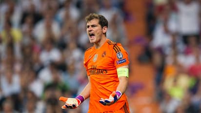 নিজের গ্লাভস জোড়া তুলে রাখার সিদ্ধান্ত নিলেন স্প্যানিশ কিংবদন্তি ইকের ক্যাসিয়াস