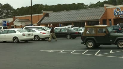 കാറുകള് കുത്തിത്തുറന്ന് മോഷണം പതിവ്; വന് അബദ്ധത്തില് പെട്ട് കള്ളന്...