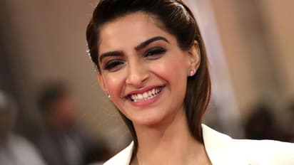 ട്വിറ്ററില് വീണ്ടും പേര് മാറ്റി സോനം കപൂര്