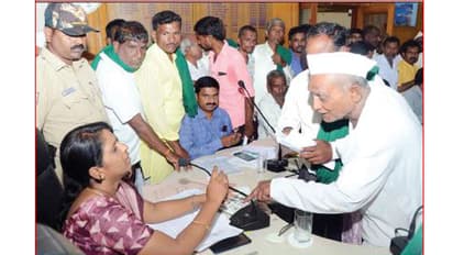 ರೈತರ ಸಮಸ್ಯೆ ಕೇಳಿ ದಂಗಾದ ಡಿಸಿ