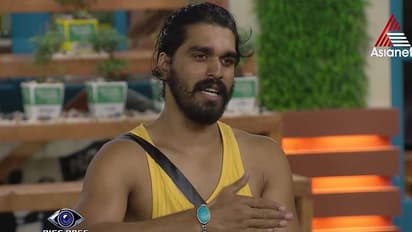 ഷിയാസ് ആര്മിയോ,എന്റെ പേരില് ഫ്ളക്സോ: ആരാധക പിന്തുണയില് അമ്പരന്ന് ഷിയാസ്