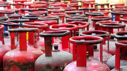 వంటగ్యాస్ వినియోగదారులకు కేంద్రం షాక్.. సిలిండర్‌పై రూ.59 పెంపు