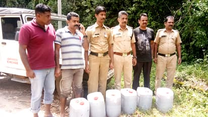 ഗാന്ധി ജയന്തിക്ക് തോട്ടം മേഖലയില് വില്ക്കാന് കൊണ്ടുവന്ന 150 ലിറ്റര് വ്യാജ മദ്യം പിടികൂടി