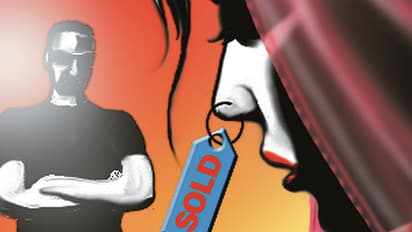 'নববধূর কাছে বন্ধুদের পাঠাত স্বামী', স্ত্রীকে জোর করে দেহ ব্যবসায় নামনোর অভিযোগ