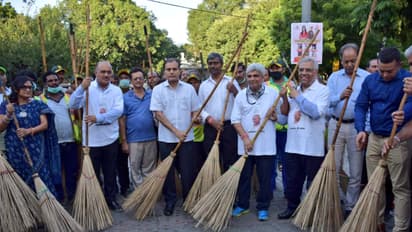 दिल्ली अपराधियों से त्रस्त, पुलिस कमिश्नर प्रचार में मस्त