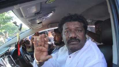 கருணாஸ் மற்றும் டிடிவி ஆதரவு எம்.எல்.ஏக்கள் பதவி பறிப்பு! எடப்பாடி அதிரடி ...