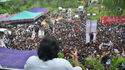 పవన్ సభలో అపశృతి: కుప్పకూలిన పురాతన భవనం