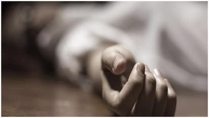 మాజీ జడ్జి ఆత్మహత్య.. వెంటనే భార్య కూడా..