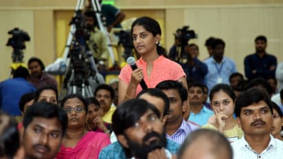 యువనేస్తం సభలో చంద్రబాబు (ఫొటోలు)