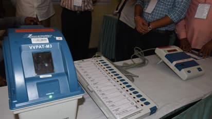 హైదరాబాదులో ఈవిఎంలు, వివి ప్యాట్స్ పై అవగాహన (ఫొటోలు)