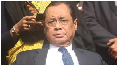 अनिल अंबानी से सांठगांठ के शक में सुप्रीम कोर्ट के दो अधिकारियों की नौकरी गई