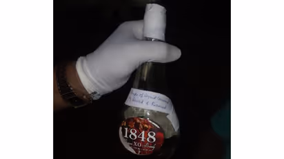 മദ്യം കഴിച്ച് മൂന്ന് മരണം: വിഷം കലര്ത്തിയതായി സംശയം ; ഒരാള് പോലീസ് കസ്റ്റഡിയിലെന്ന് സൂചന