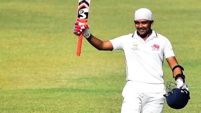 59 ఏళ్ల రికార్డు బద్ధలు.. అరంగేట్రంలోనే పృథ్వీషా ఘనత