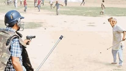 ರೈತ ಪ್ರತಿಭಟನೆ : ಪೊಲೀಸ್ ಪಿಸ್ತೂಲಿಗೆ ಗುರಿಯಾದ ವೃದ್ಧ?