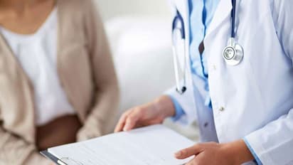 மருந்து சீட்டு புரியாமல் எழுதி கொடுத்த டாக்டர்கள்... கோர்ட் என்ன தண்டனை கொடுத்தது தெரியுமா?