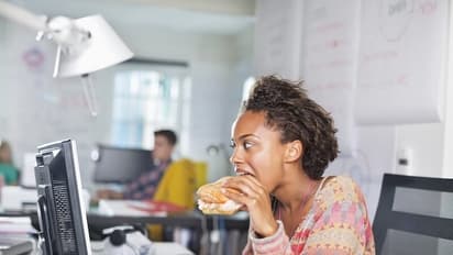 ಕೂತಲ್ಲೇ ಕೆಲ್ಸ ಮಾಡ್ತೀರಾ? ಹಾಗಾದ್ರೆ ಡಯಟ್ ಹೀಗಿರಲಿ