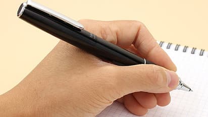 ഇടത് കെെ കൊണ്ടാണോ എഴുതാറുള്ളത്; പഠനങ്ങൾ പറയുന്നതിങ്ങനെ