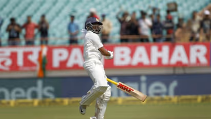 ಪೃಥ್ವಿ ಶಾ ಸ್ಫೋಟಕ ಬ್ಯಾಟಿಂಗ್- ಸೆಹ್ವಾಗ್ಗೆ ಹೋಲಿಸಿದ ಟ್ವಿಟರಿಗರು!