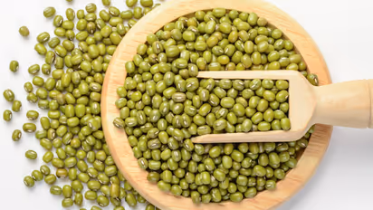 ദിവസവും മുഖത്ത് ചെറുപയർ പൊടി പുരട്ടി നോക്കൂ