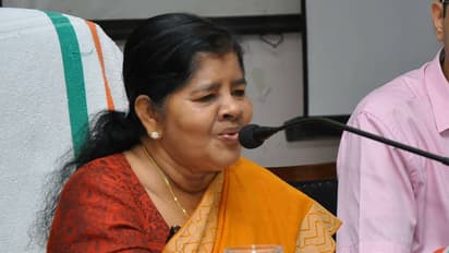 'ചെന്നിത്തല ഇത്ര തരംതാഴരുത്'; അമേരിക്കയില് ചര്ച്ച നടത്തിയിട്ടില്ലെന്ന് ആവര്ത്തിച്ച് മേഴ്സിക്കുട്ടിയമ്മ