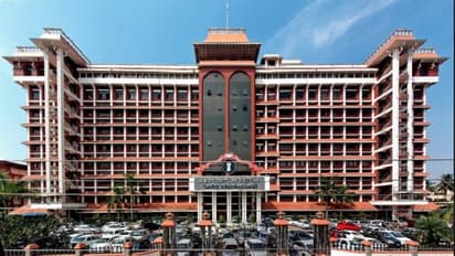 വിചാരണത്തടവുകാർക്കും, റിമാൻഡ് പ്രതികൾക്കും ഏപ്രിൽ 30 വരെ ജാമ്യം അനുവദിച്ച് ഹൈക്കോടതി