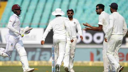 அதுக்குள்ள 6 விக்கெட் காலி!! மிரட்டும் இந்தியா.. திணறும் வெஸ்ட் இண்டீஸ்