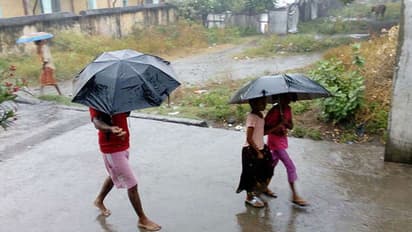 காற்றழுத்த தாழ்வு பகுதி புயலாக மாறுமா? வானிலை மையம் கூறுவது என்ன?