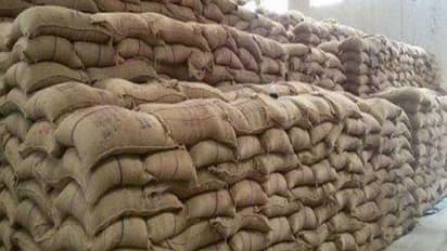 ಚಿತ್ರದುರ್ಗ: ನೆರೆ ಸಂತ್ರಸ್ತರಿಗಾಗಿ 108 ಚೀಲ ಅಕ್ಕಿ ವಿತರಣೆ