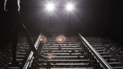 సరదాగా లేడీ డ్రెస్ వేసుకున్నందుకు ఆ యువకుడిని...