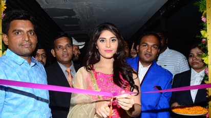 స్వదేశ్ రెస్టారెంట్ ప్రారంభించిన సురభి (ఫోటోలు)